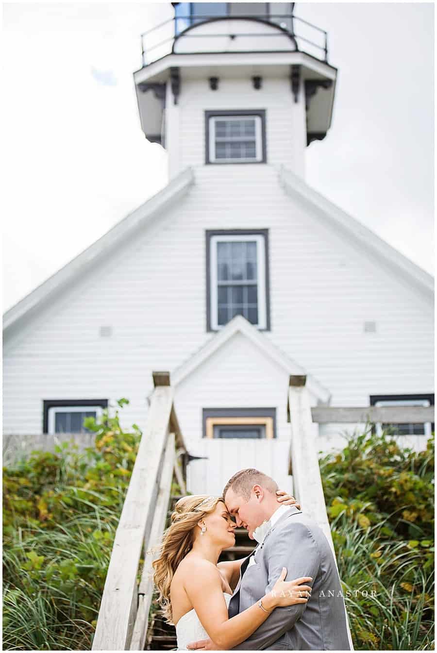 wedding photos at old mission peninsula lighthouse