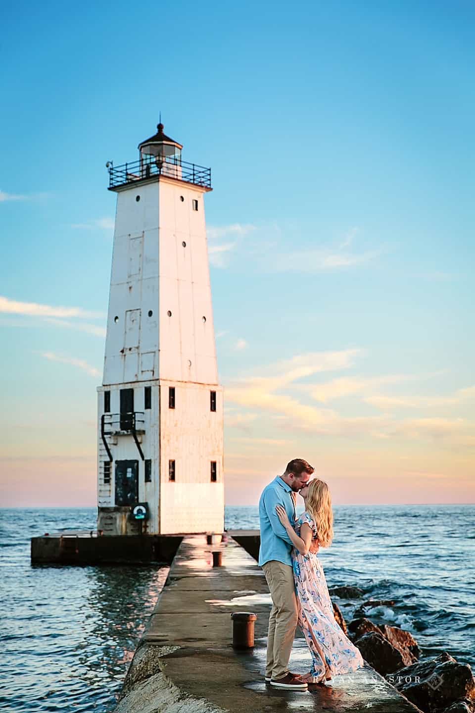 Engagement photos at the frankfort lighthouse