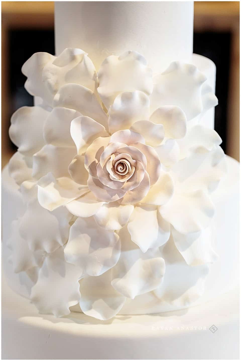 Incredible Cake by Bella E Dolce White with pink flower