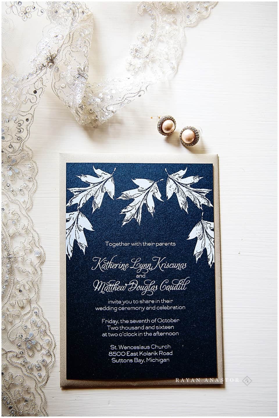 Wedding invitation with veil and earrings