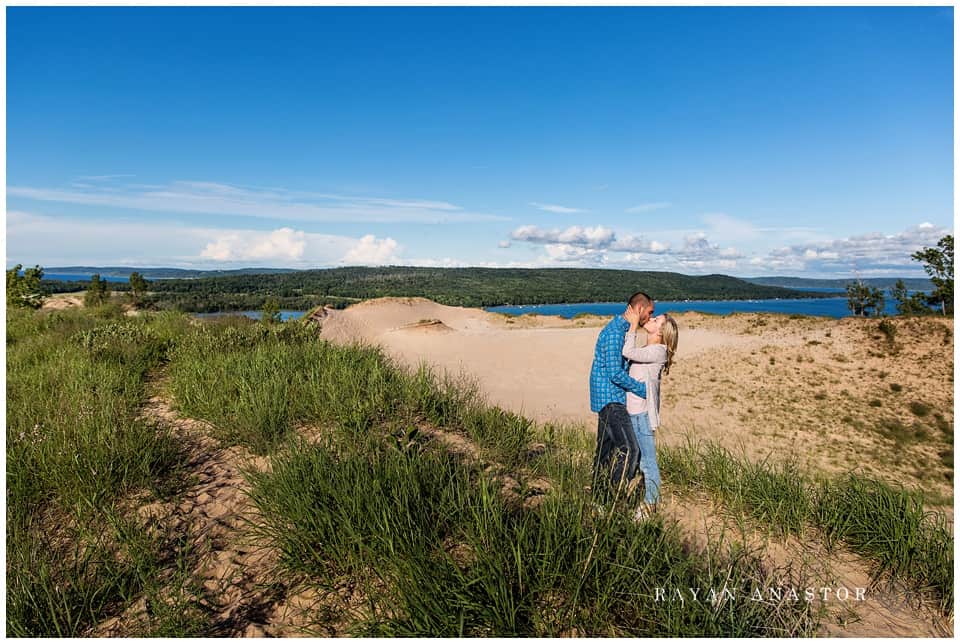 engagement photos overlooking little glen lake
