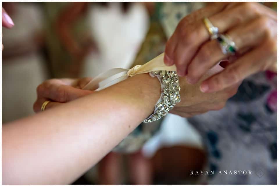 bride getting ready at kellogg manor house