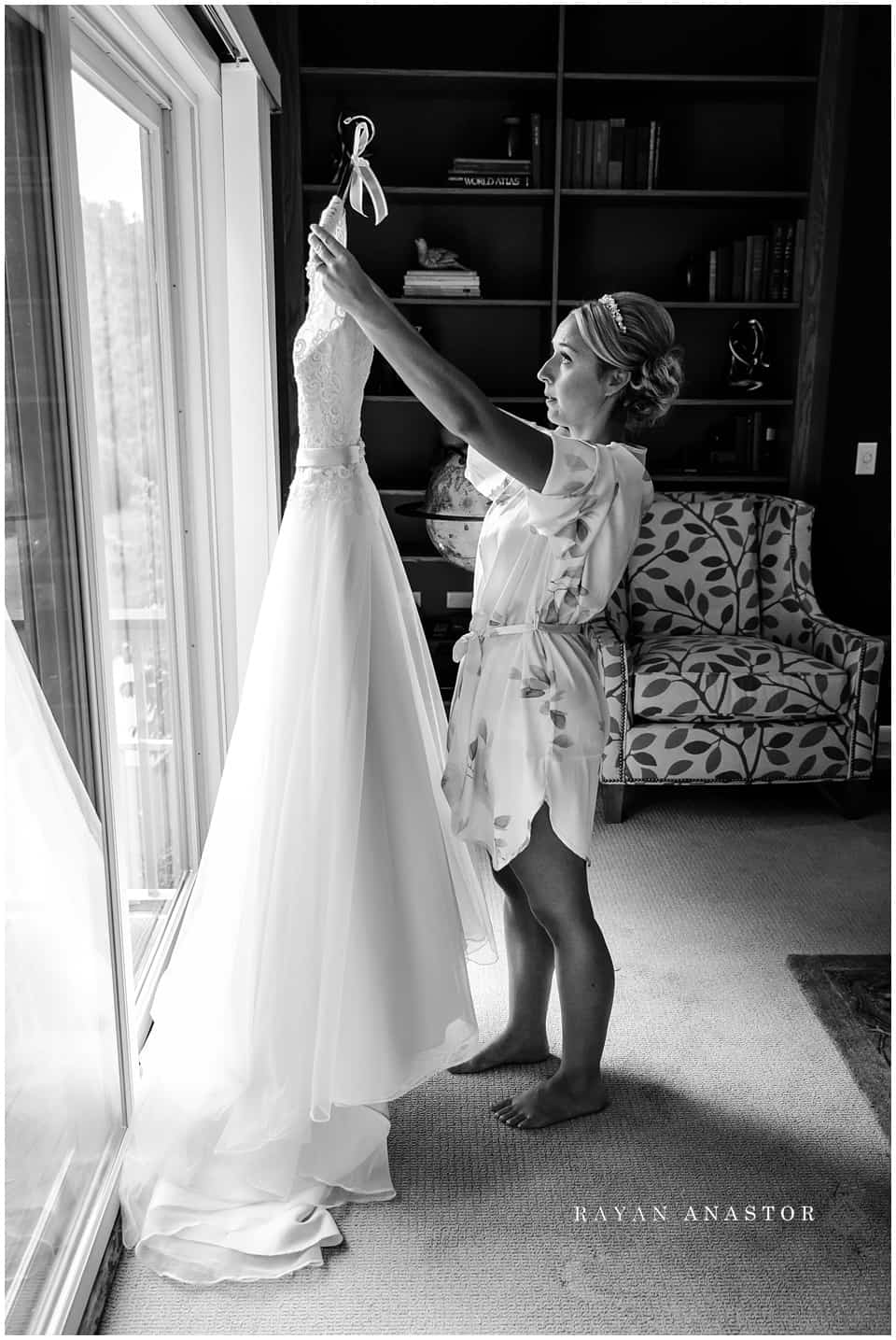 bride getting ready at Chateau Grand Traverse 