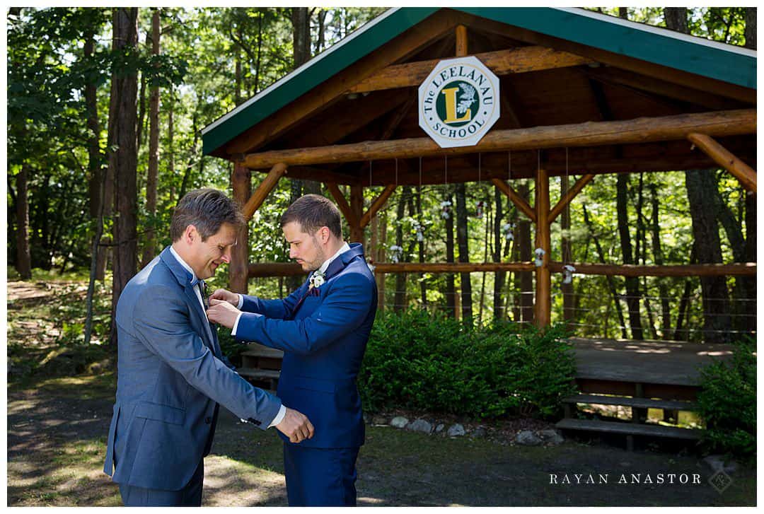 dad and groom putting on final touches