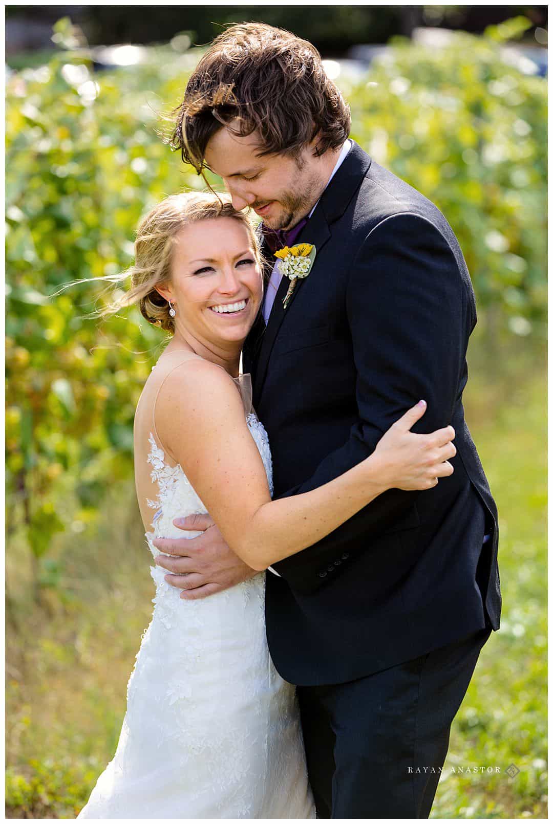 wedding photos in vineyard