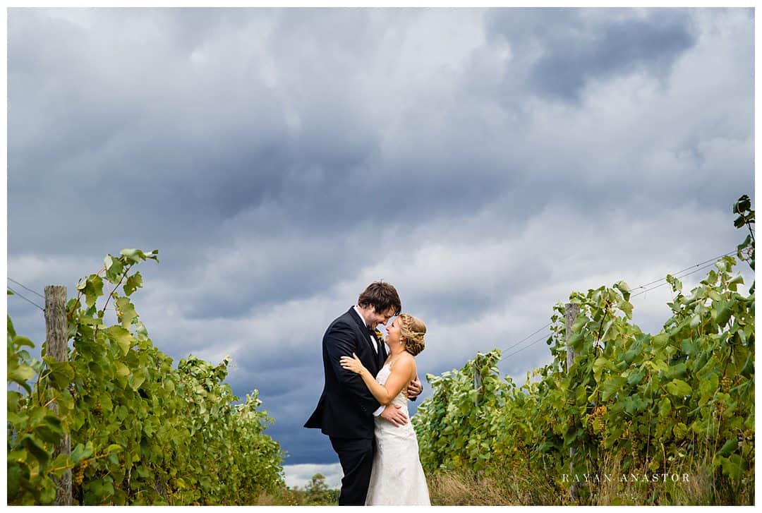 wedding photos in vineyard