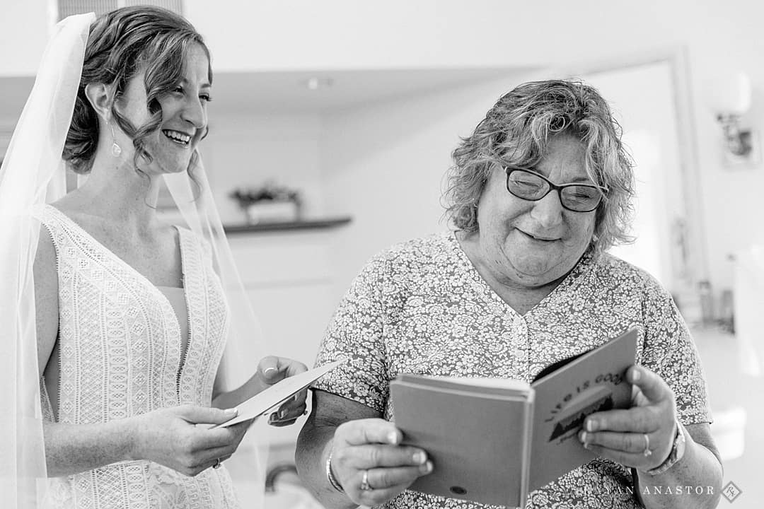 mother of bride reading daughters vows
