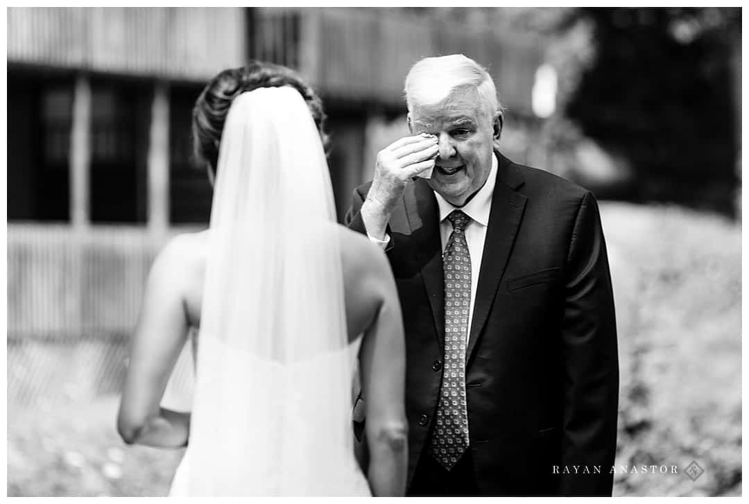 dad crying seeing his daughter on wedding day