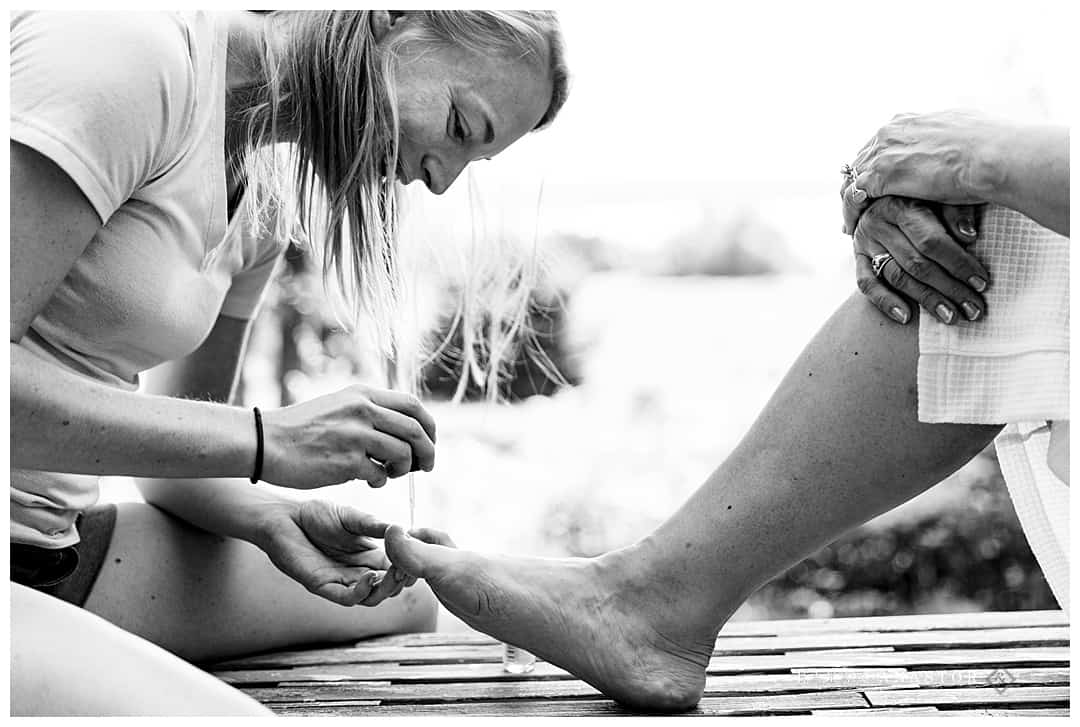 mother of bride having nails done