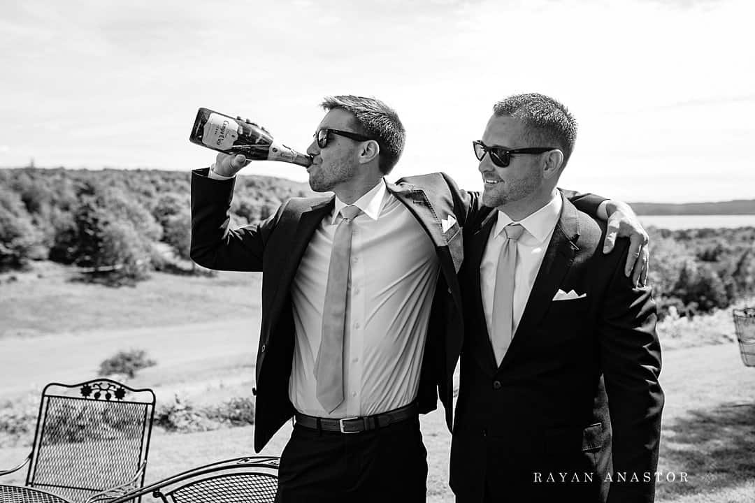 groom drinking champaign