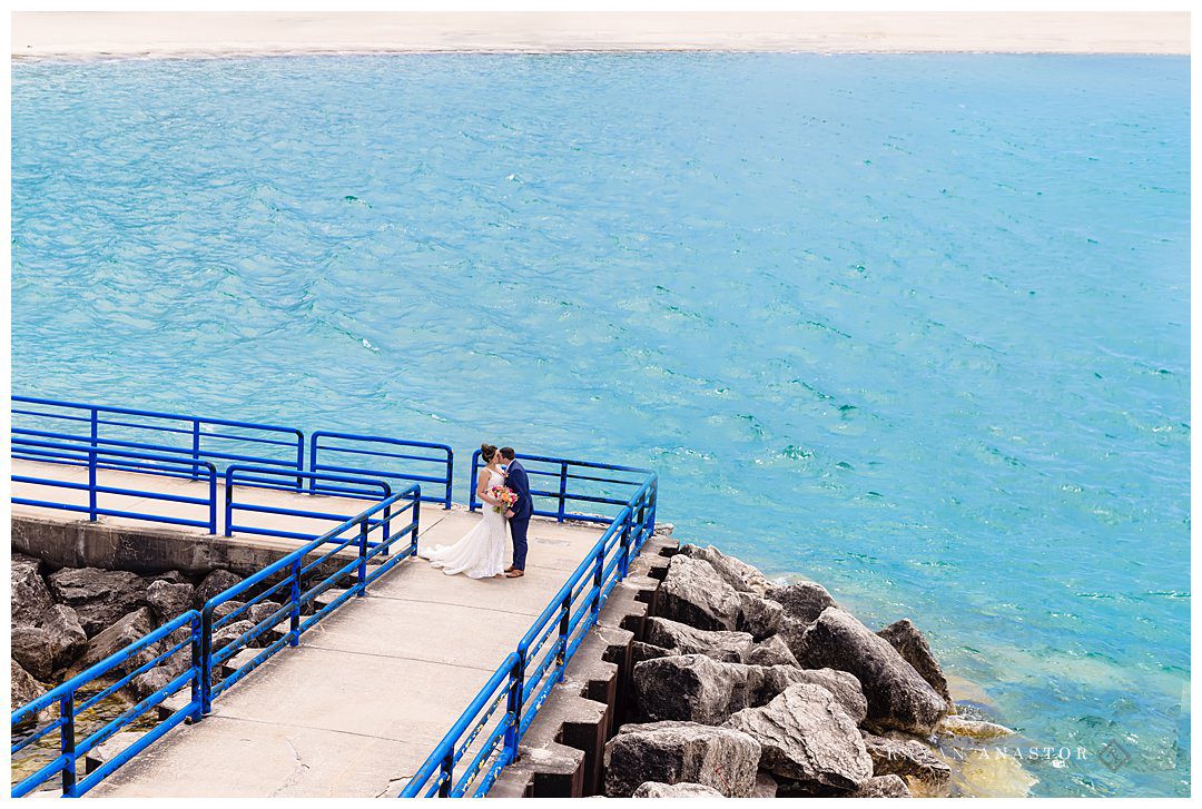 wedding photos on Lake Michigan at the charlevoix lighthouse